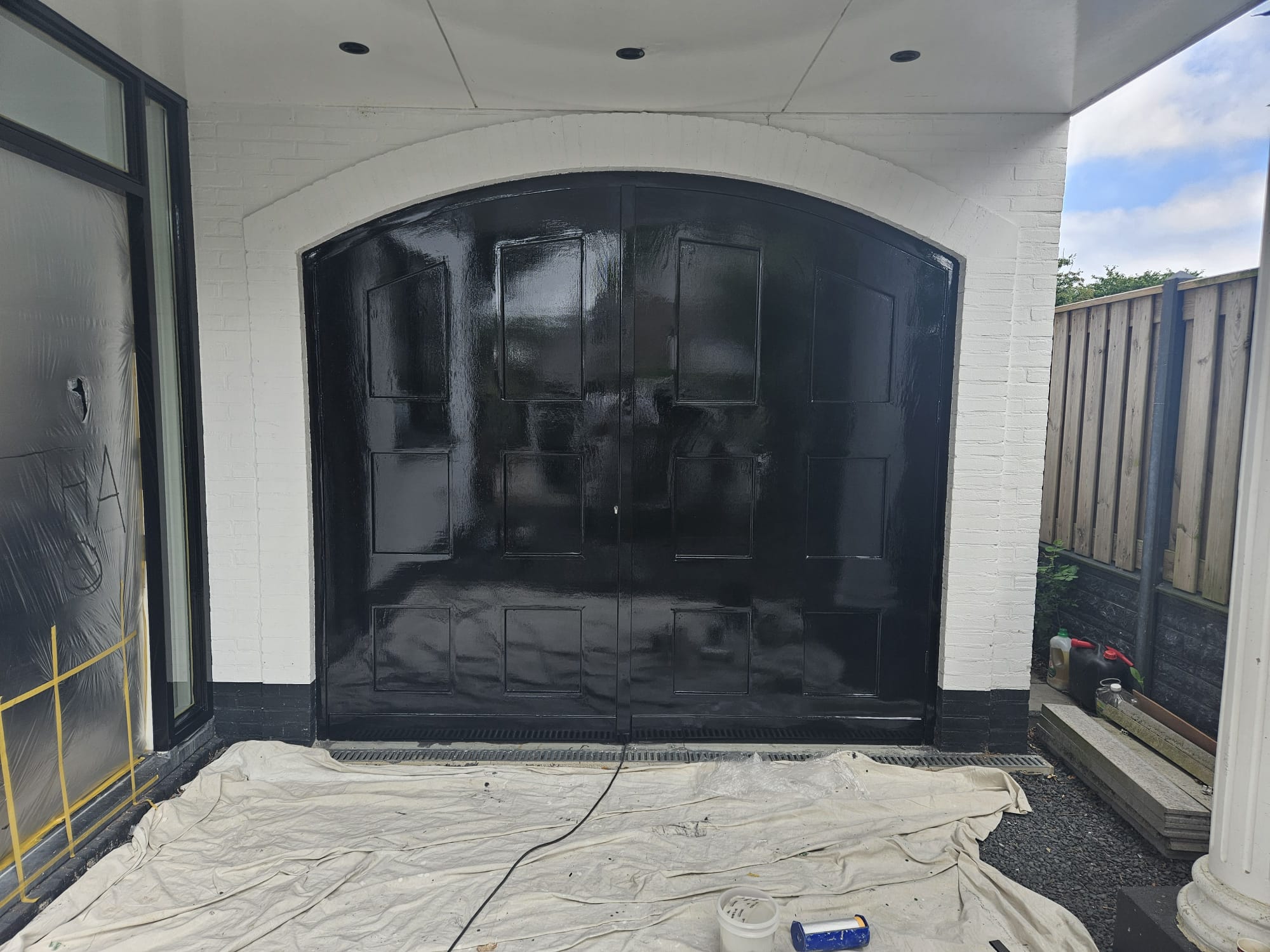 Restauratie van twee garage deuren – een geslaagde renovatie!